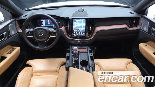 Volvo XC60 (II) T8 Ultimate Bright 2023 — фото 7