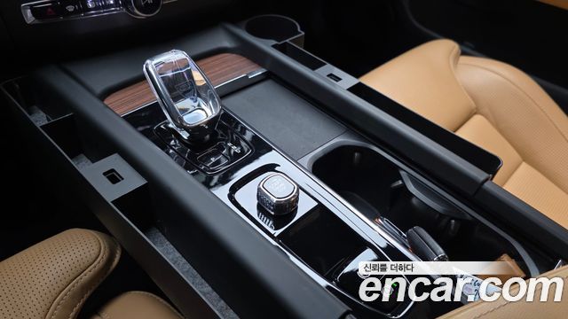 Volvo XC60 (II) T8 Ultimate Bright 2023 — фото 9