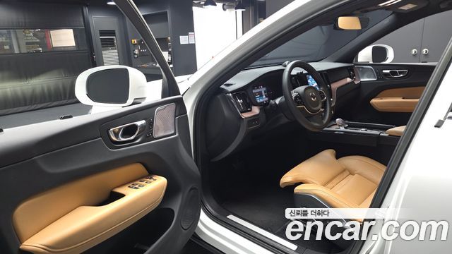 Volvo XC60 (II) T8 Ultimate Bright 2023 — фото 10