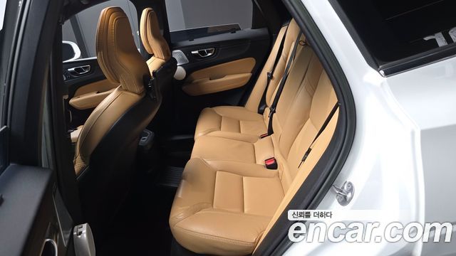 Volvo XC60 (II) T8 Ultimate Bright 2023 — фото 15