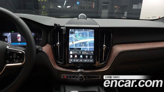 Volvo XC60 (II) T8 Ultimate Bright 2023 — фото 18