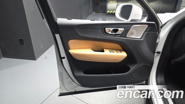 Volvo XC60 (II) T8 Ultimate Bright 2023 — фото 30