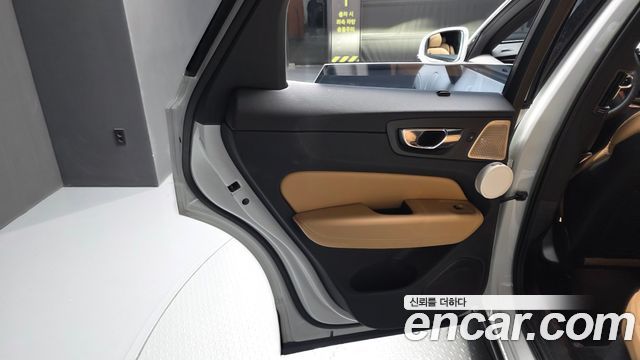 Volvo XC60 (II) T8 Ultimate Bright 2023 — фото 31