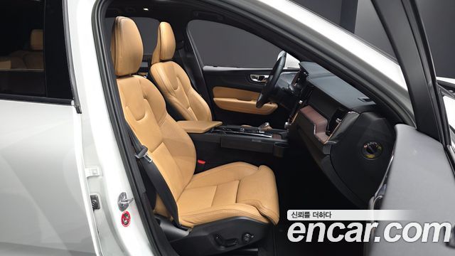 Volvo XC60 (II) T8 Ultimate Bright 2023 — фото 32