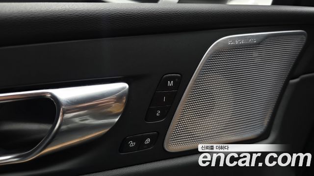Volvo XC60 (II) T8 Ultimate Bright 2023 — фото 41