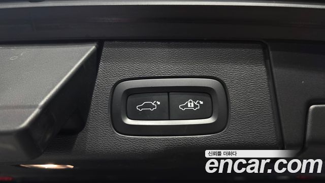 Volvo XC60 (II) T8 Ultimate Bright 2023 — фото 42