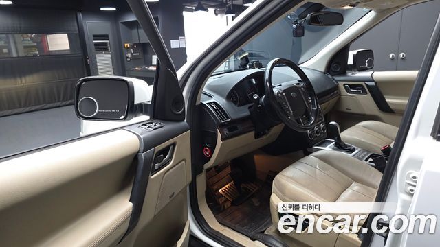 Land Rover Freelander 2 2.2 SD4 HSE 2014 — фото 10