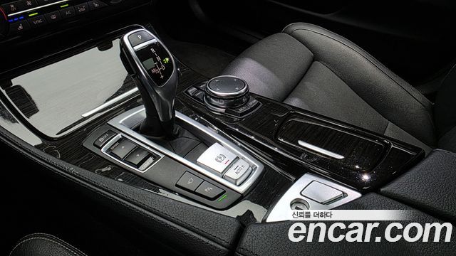 BMW 5 Series (F10) 528i Luxury Plus 2016 — фото 9