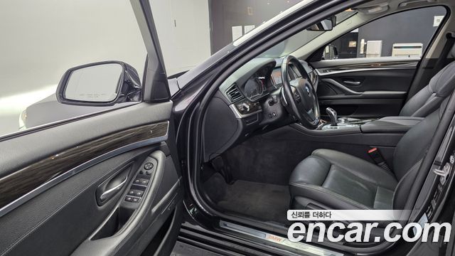 BMW 5 Series (F10) 528i Luxury Plus 2016 — фото 10