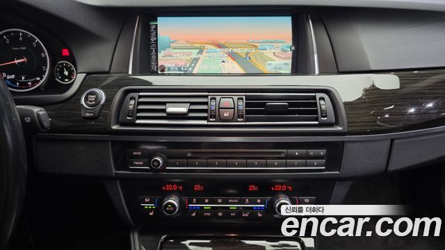BMW 5 Series (F10) 528i Luxury Plus 2016 — фото 15