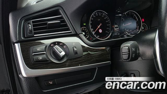 BMW 5 Series (F10) 528i Luxury Plus 2016 — фото 17