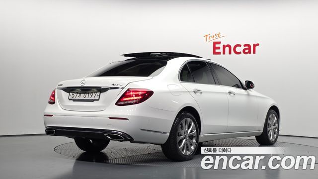 Mercedes-Benz E-Class (W213) E300 4MATIC Exclusive 2017 — фото 2