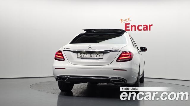 Mercedes-Benz E-Class (W213) E300 4MATIC Exclusive 2017 — фото 4