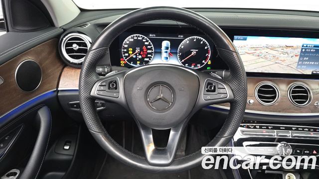 Mercedes-Benz E-Class (W213) E300 4MATIC Exclusive 2017 — фото 13