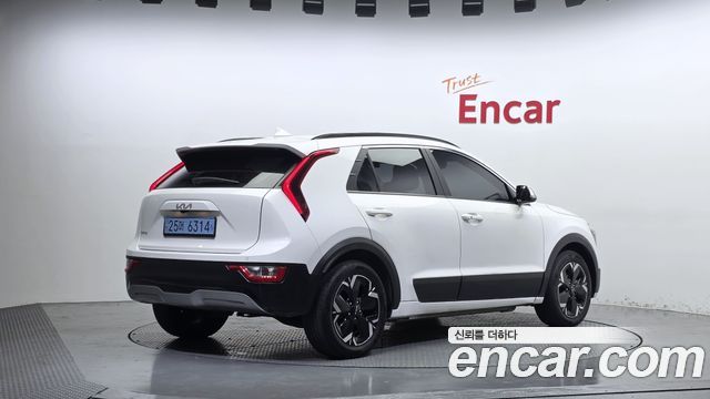 Kia Niro EV Air 2023 — фото 2