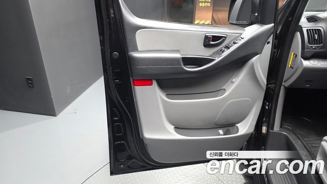 Hyundai Grand Starex 5-Seater VAN Smart 2016 — фото 24