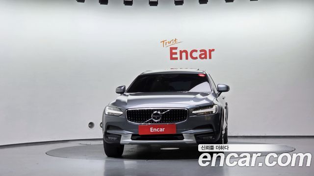 Volvo V90 Cross Country T5 Pro AWD 2019 — фото 3