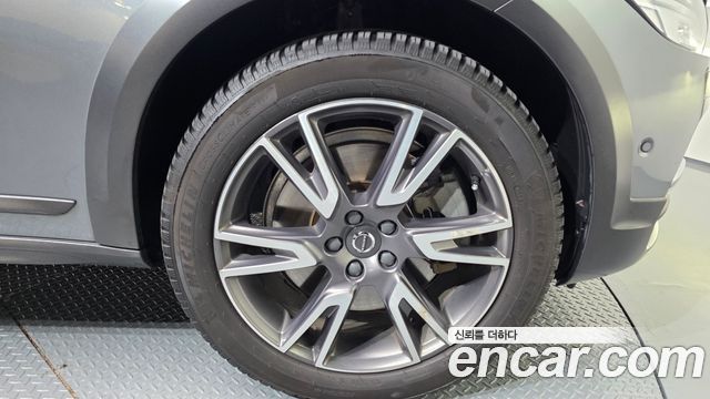 Volvo V90 Cross Country T5 Pro AWD 2019 — фото 5