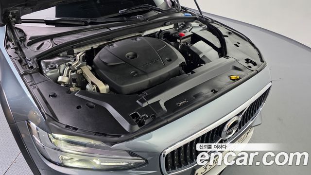 Volvo V90 Cross Country T5 Pro AWD 2019 — фото 6