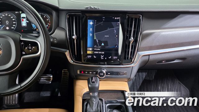 Volvo V90 Cross Country T5 Pro AWD 2019 — фото 14