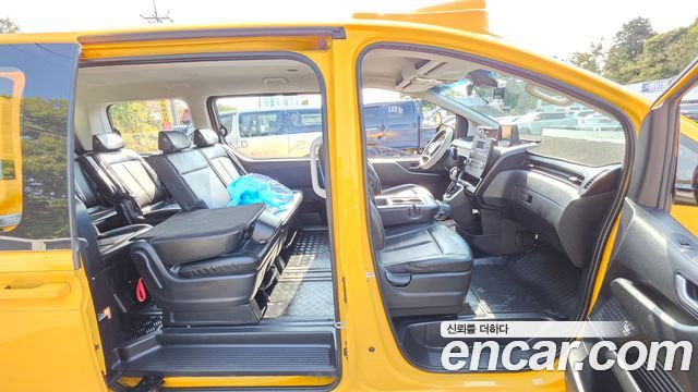 Hyundai Staria L3.5  Kinder Safety Car 11-Seater 2022 — фото 11