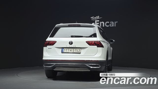 Volkswagen Tiguan Allspace 2.0 TSI Prestige 2022 — фото 4