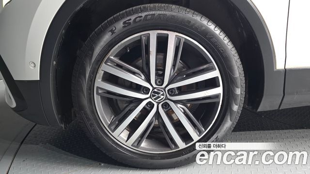 Volkswagen Tiguan Allspace 2.0 TSI Prestige 2022 — фото 5