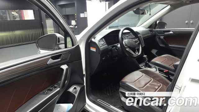 Volkswagen Tiguan Allspace 2.0 TSI Prestige 2022 — фото 10