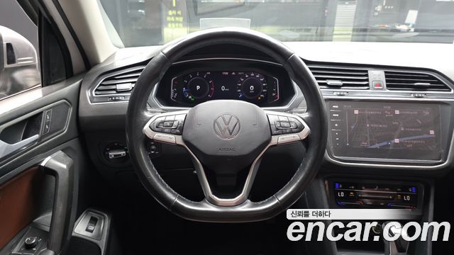 Volkswagen Tiguan Allspace 2.0 TSI Prestige 2022 — фото 13