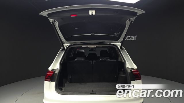 Volkswagen Tiguan Allspace 2.0 TSI Prestige 2022 — фото 20