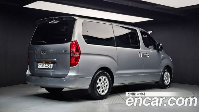 Hyundai Grand Starex 12-Seater Wagon CVX Luxury 2015 — фото 2