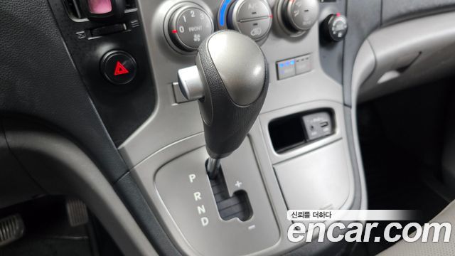 Hyundai Grand Starex 12-Seater Wagon CVX Luxury 2015 — фото 9