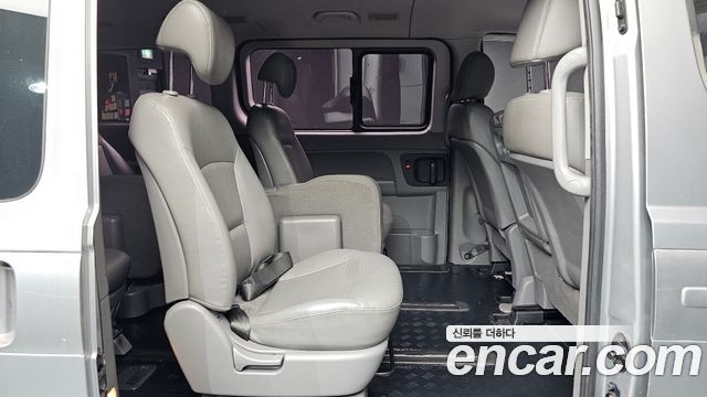Hyundai Grand Starex 12-Seater Wagon CVX Luxury 2015 — фото 11