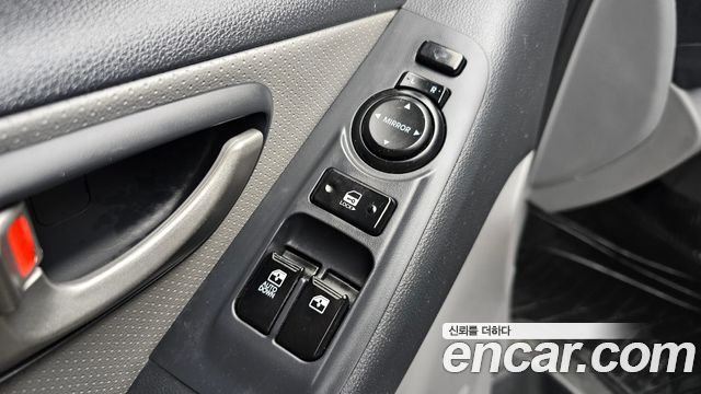 Hyundai Grand Starex 12-Seater Wagon CVX Luxury 2015 — фото 19