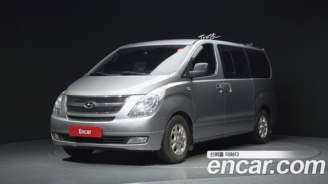 Hyundai Grand Starex 12-Seater Wagon CVX Luxury