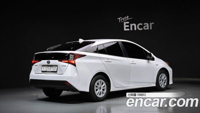 Toyota Prius (IV) 1.8 2019 — фото 2