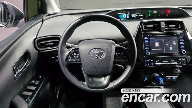 Toyota Prius (IV) 1.8 2019 — фото 13