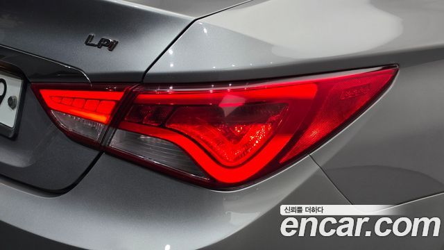 Hyundai Sonata The Brilliant LPI Premium 2013 — фото 23