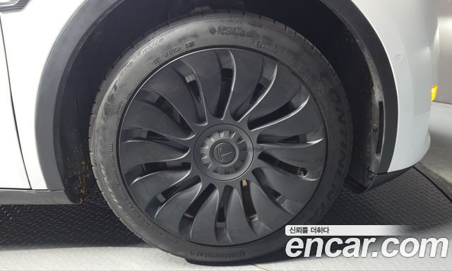Tesla Model Y Standard Range RWD 2021 — фото 27