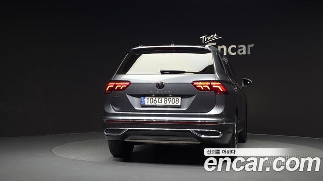 Volkswagen Tiguan Allspace 2.0 TSI Prestige 2023 — фото 4