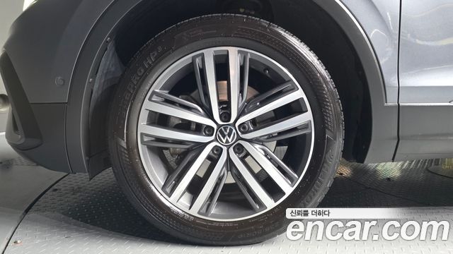 Volkswagen Tiguan Allspace 2.0 TSI Prestige 2023 — фото 5