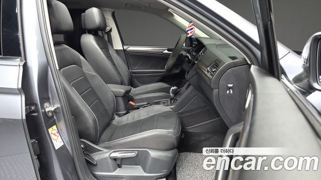 Volkswagen Tiguan Allspace 2.0 TSI Prestige 2023 — фото 11