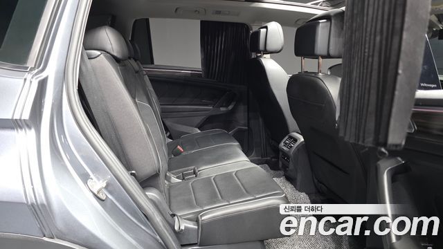 Volkswagen Tiguan Allspace 2.0 TSI Prestige 2023 — фото 12