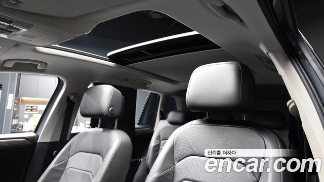 Volkswagen Tiguan Allspace 2.0 TSI Prestige 2023 — фото 18