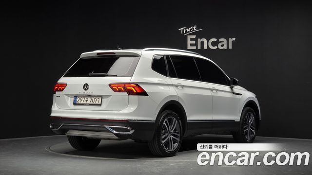 Volkswagen Tiguan Allspace 2.0 TSI Prestige 2023 — фото 2