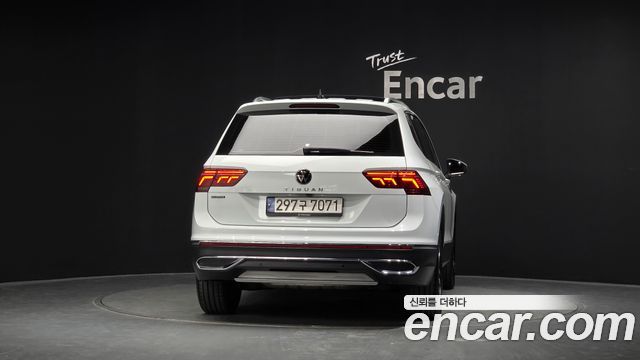 Volkswagen Tiguan Allspace 2.0 TSI Prestige 2023 — фото 4