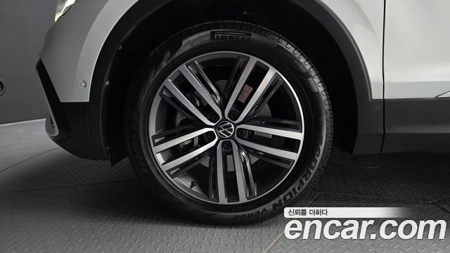 Volkswagen Tiguan Allspace 2.0 TSI Prestige 2023 — фото 5