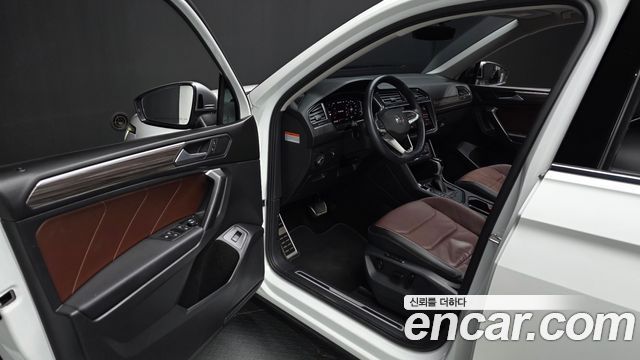 Volkswagen Tiguan Allspace 2.0 TSI Prestige 2023 — фото 10