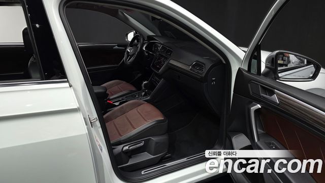 Volkswagen Tiguan Allspace 2.0 TSI Prestige 2023 — фото 11