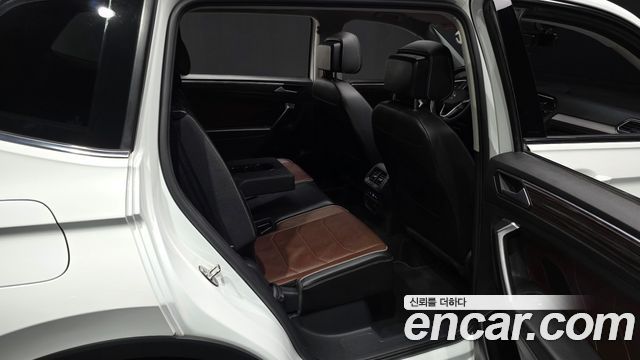 Volkswagen Tiguan Allspace 2.0 TSI Prestige 2023 — фото 12